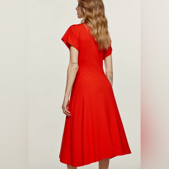 Red dress with knot detail in medium - Picture 6 of 7